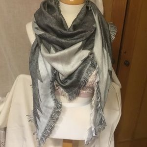 Anna & Ava Wrap Triangle, color Multi Blue scarf NWT